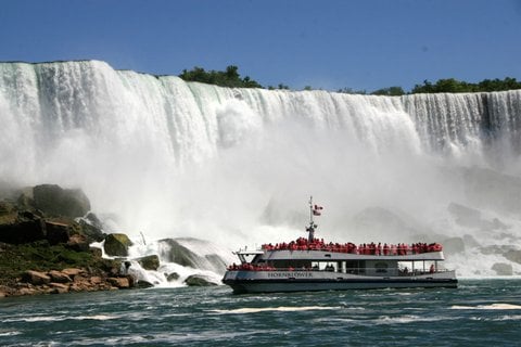 Tours Niagara falls from Montreal Hornblower