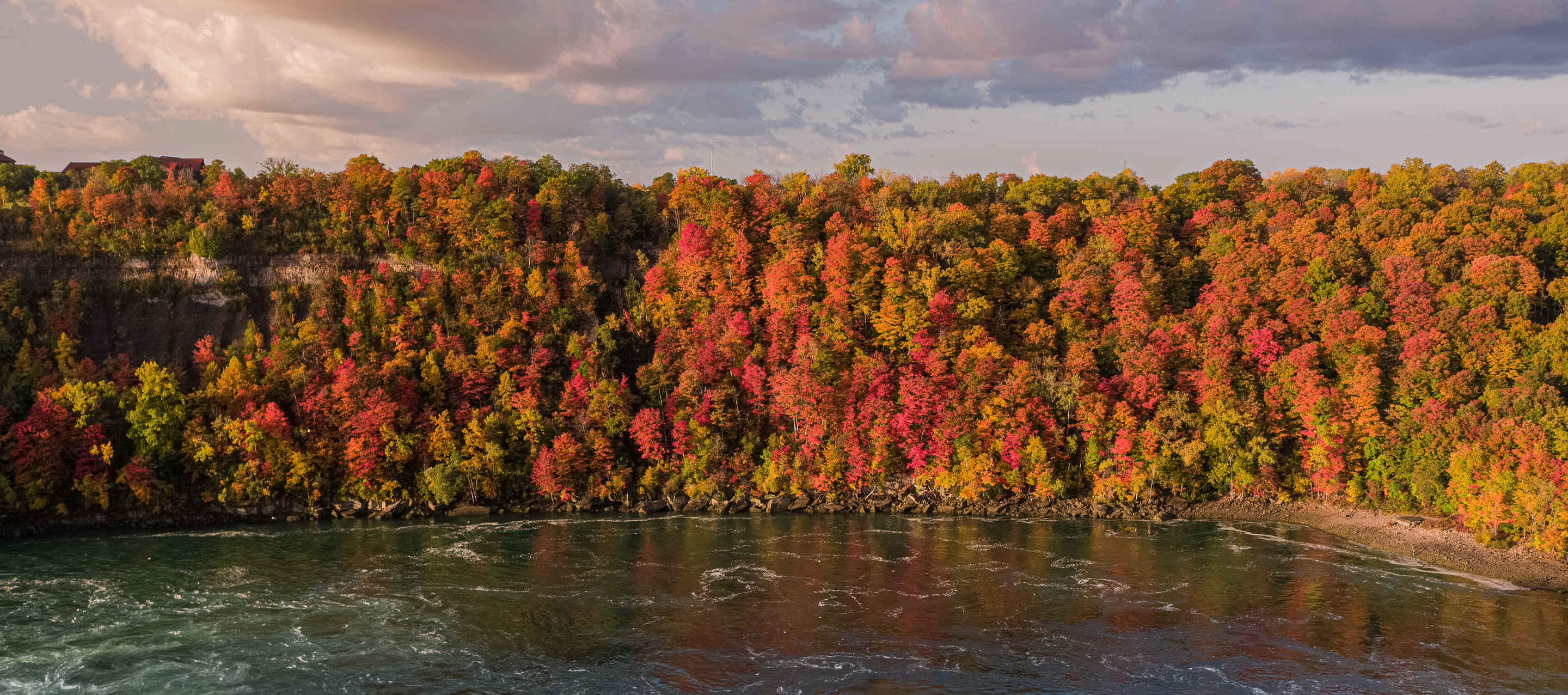  Must-See Spots for Spectacular Fall Colours in Niagara Falls