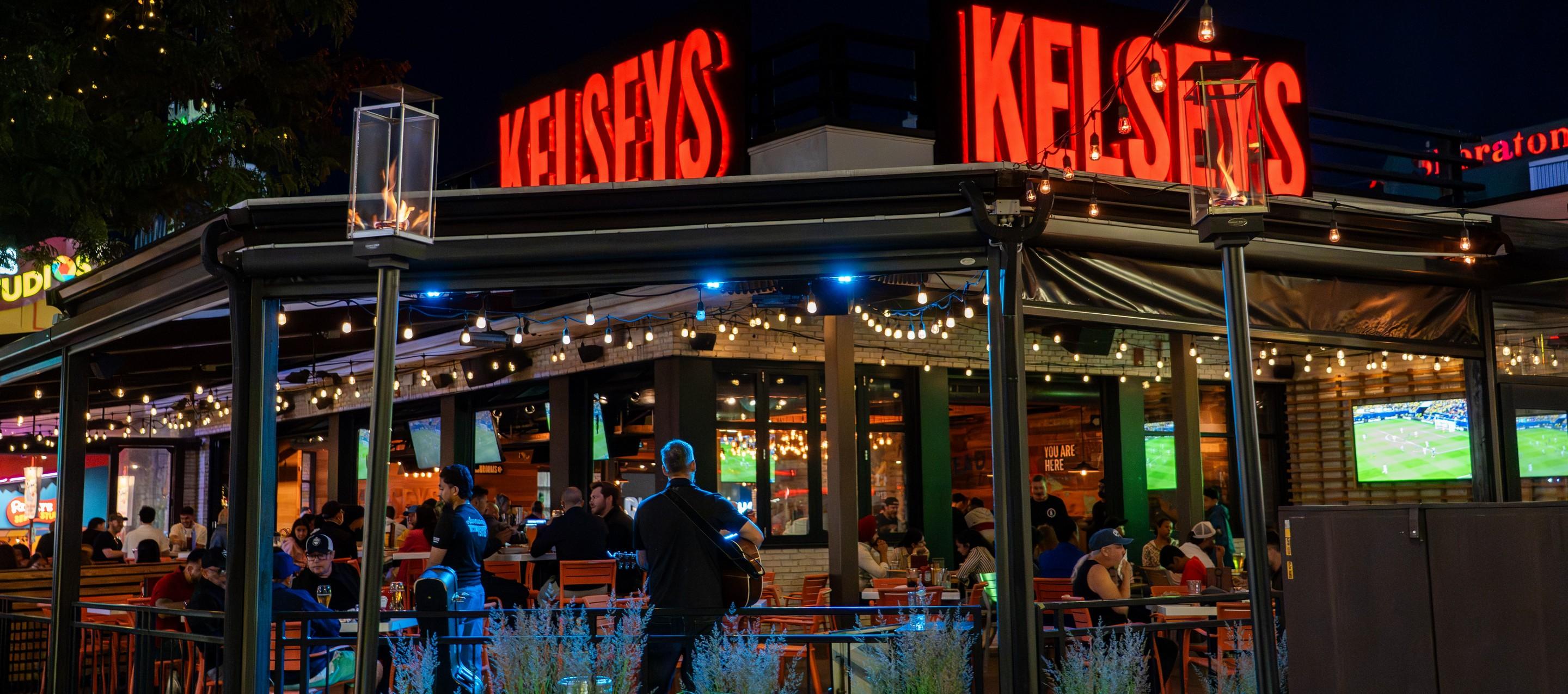 Live Music at Kelseys Niagara with Chris Cicchino