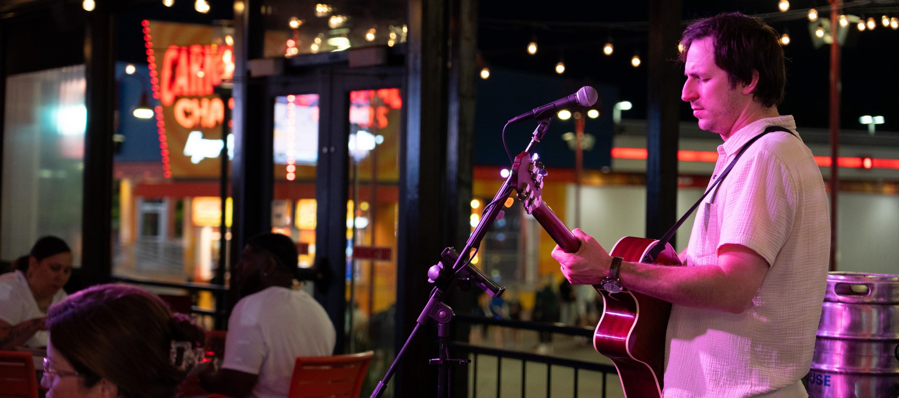 Live Music at Kelseys Niagara with Matt Taylor