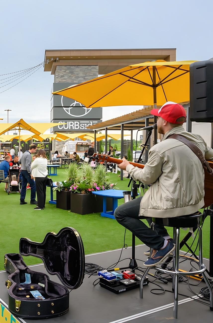 Live Music at Outlet Collection at Niagara