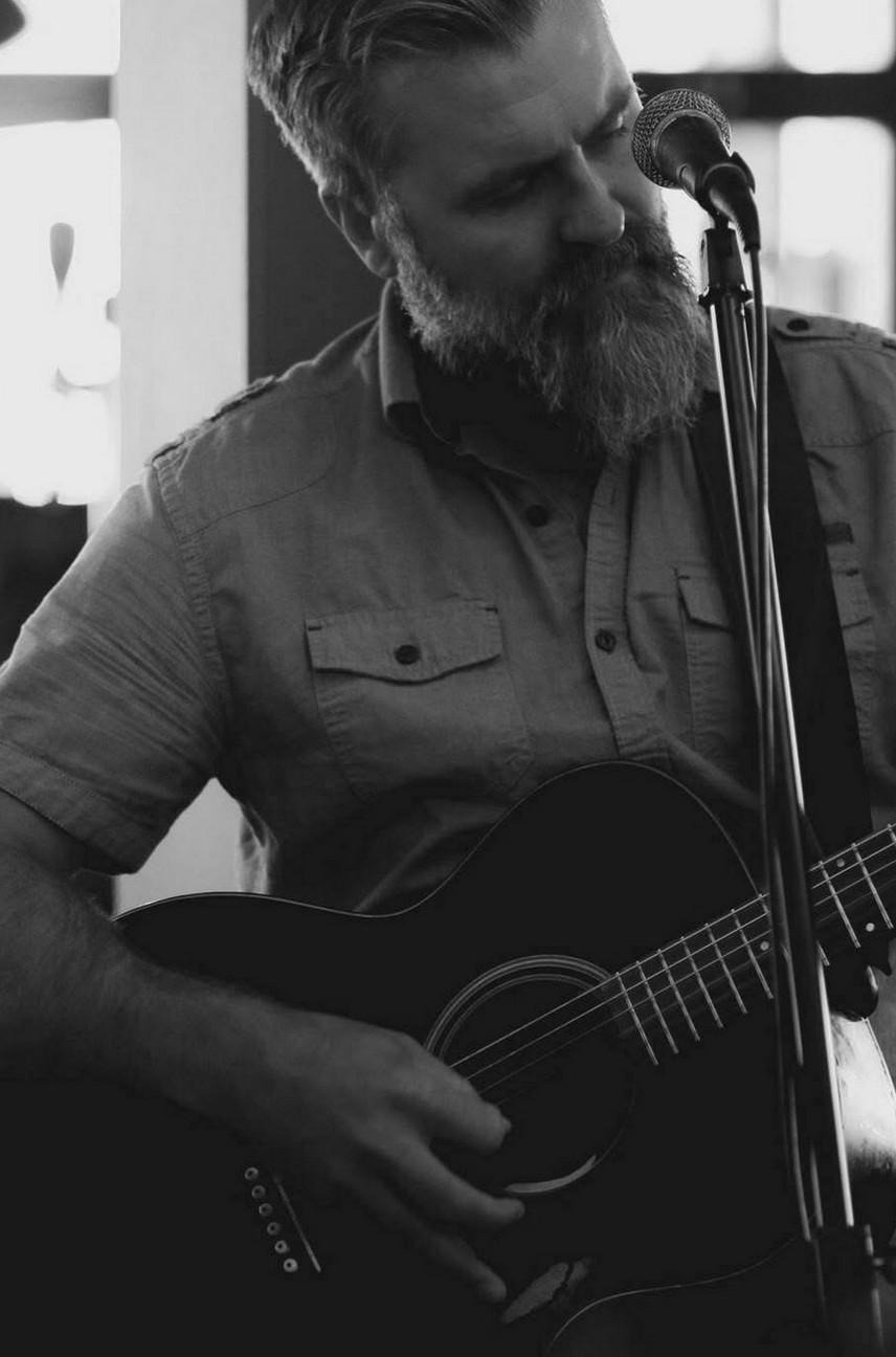 Live Music at Kelseys Niagara with Nathan Warriner