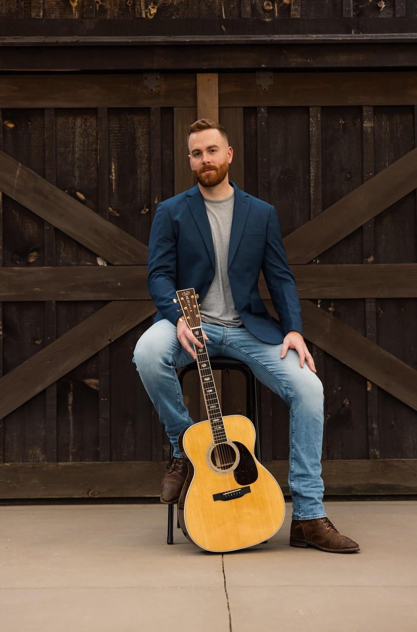 Live Music at Kelseys Niagara with Gavin Ray