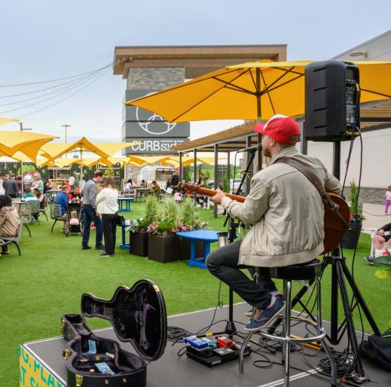 Live Music at Outlet Collection at Niagara