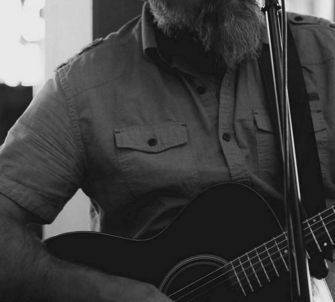 Live Music at Kelseys Niagara with Nathan Warriner